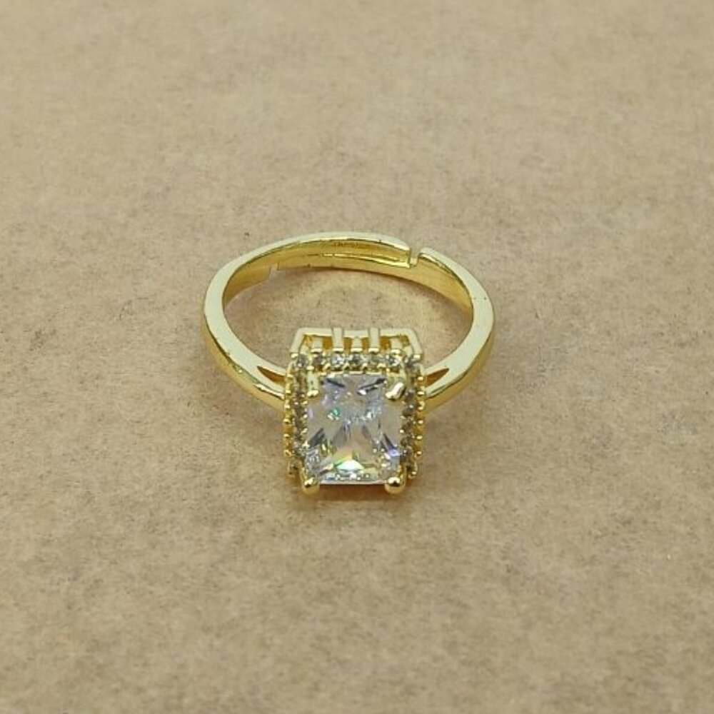 Gold plated women's ring , New with tags